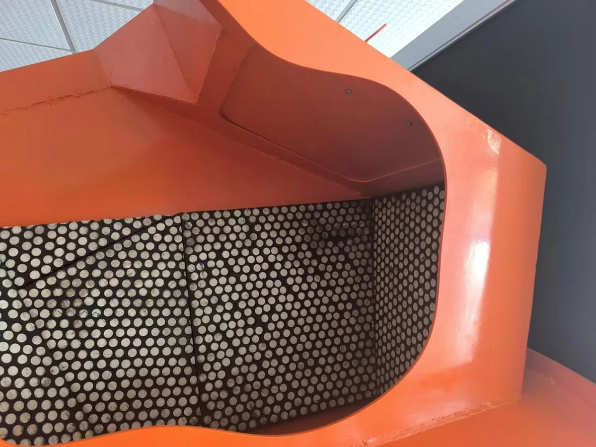 What are the advantages of using wear-resistant ceramic lining in chutes?