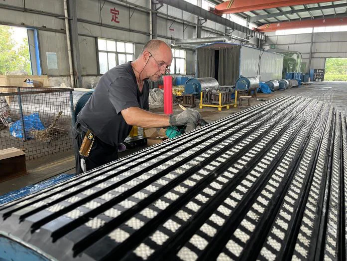 How to improve the service life of conveyor belts?